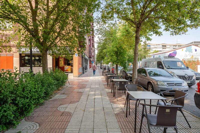 Foto b1489eb8-fe2a-4dbb-8740-7e2c377584ae. Local comercial bar restaurante en venta , zona privilegiada se ofrece en venta este bar restaurante en pleno funcionamiento con más d en Alcorcón