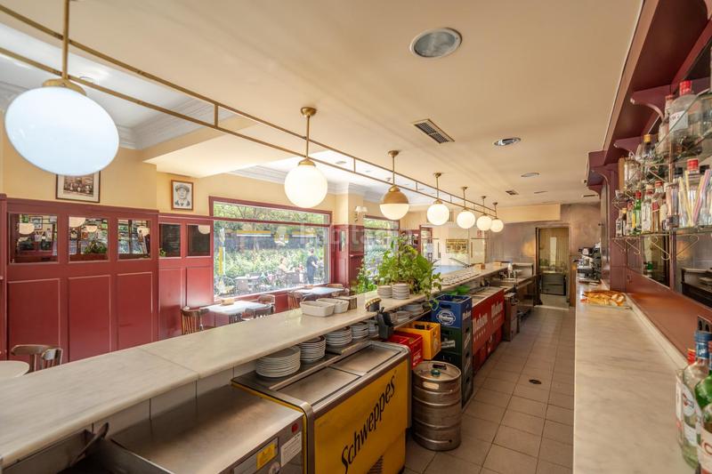 Foto b9f0af1a-109b-498d-ad0b-d360783afcdc. Local comercial bar restaurante en venta , zona privilegiada se ofrece en venta este bar restaurante en pleno funcionamiento con más d en Alcorcón