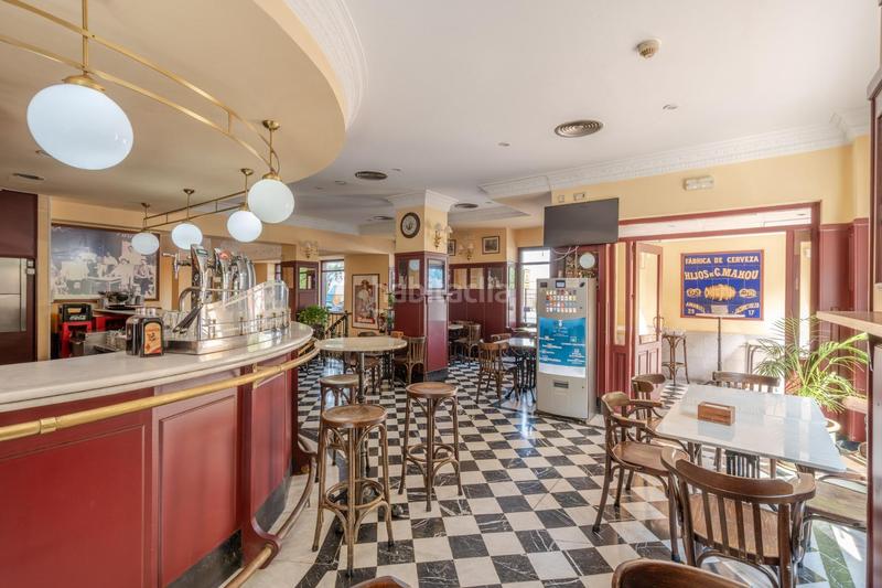 Foto f2c9954c-5b2f-42dd-b044-ab2de578e608. Local comercial bar restaurante en venta , zona privilegiada se ofrece en venta este bar restaurante en pleno funcionamiento con más d en Alcorcón