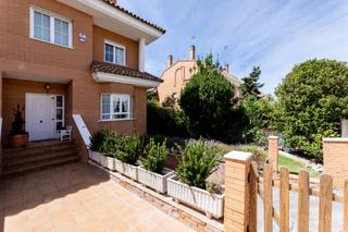 Casa aparellada a El Bosque. Exclusivo chalet pareado en urbanización las encinas iii, el bos