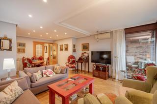 Pis a El Pinar-Punta Galea. Exclusivo piso con terrazas en urbanización con piscina y pádel