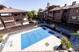 Pis  Pedriza de la. Venta de nuda propiedad  piso con terraza en urbanización con pi