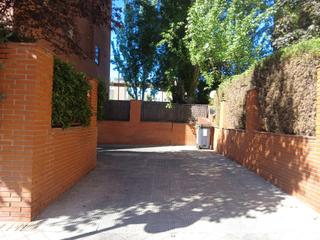 Parking coche en Castilla. Plaza de garaje doble en calle buganvilla