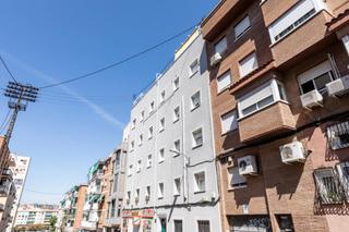Àtic a Quintana. En venta ático semireformado muy luminoso