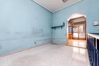 Zweistöckige Wohnung  Calle batalla de salado. Local y vivienda en uno