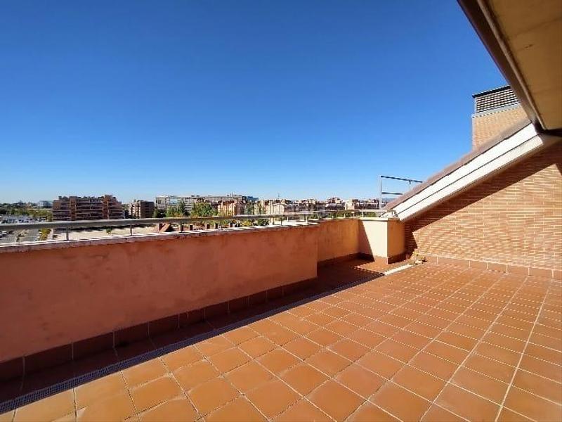 Foto fc8aa052-d781-4516-a16c-362b377701e0. Àtic amb calefacció aparcament piscina a Las Tablas Madrid