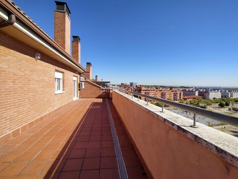 Foto 971f2e84-ca4e-4a0d-8972-2ba295f23b70. Dachwohnung mit heizung parking pool in Las Tablas Madrid