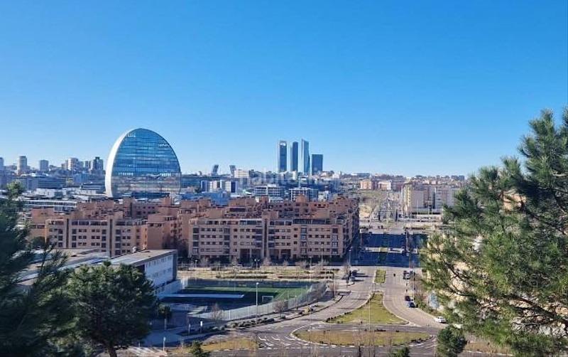 Foto 11c89628-5521-4167-a502-93e2767059e4. Penthouse with heating parking pool in Las Tablas Madrid