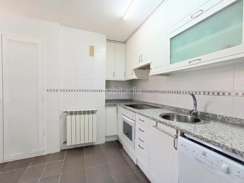 Foto 3ff60a52-e7de-486f-953e-bf7e8ea98427. Penthouse with heating parking pool in Las Tablas Madrid