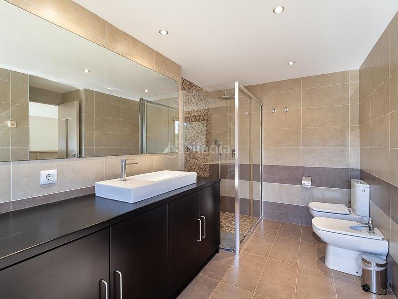 Foto 5953c384-f041-4b1d-9eca-bee41d96f984. Chalet con parcheggio piscina in Es Camp de Mar Andratx