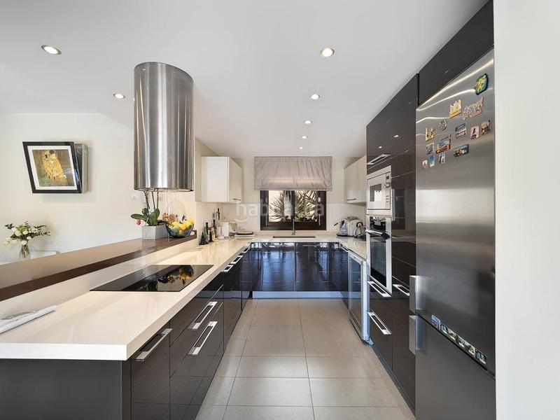 Foto b9f8f562-bcb7-41e3-90c8-73b137b6e35b. Chalet con parcheggio piscina in Es Camp de Mar Andratx