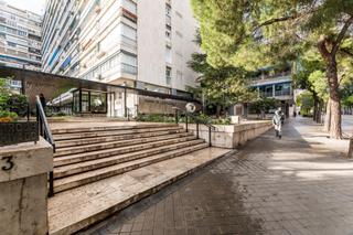 Pis  Calle de guzmán el bueno. Amplio piso exterior en vallehermoso con grandes  posibilidades