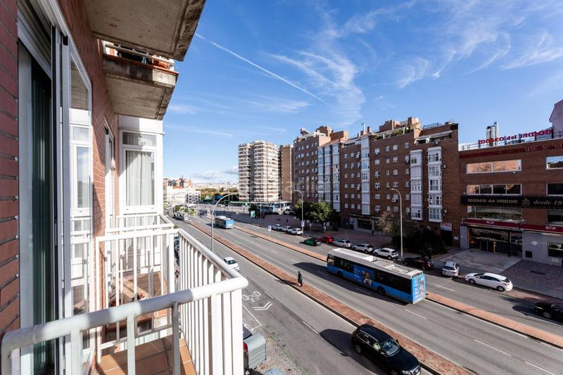 Foto 3e19170a-8ff4-43d5-85a1-eea0dc6261a2. Pis amb calefacció aparcament a Almendrales Madrid