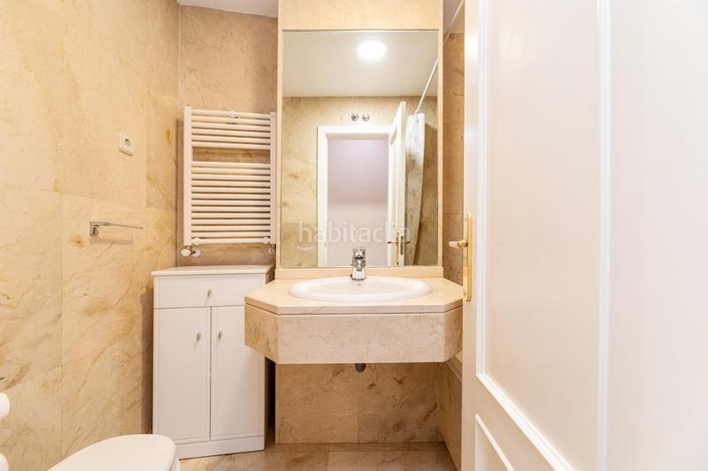 Foto 9cde9b6f-f22d-4ba7-9ed2-5fe45da223c3. Pis amb calefacció aparcament a Almendrales Madrid