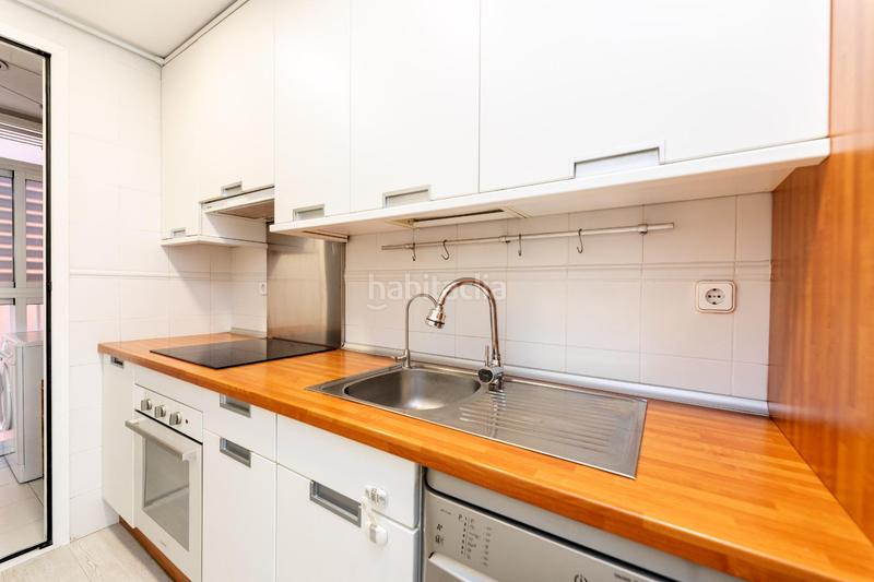 Foto ce4c9f43-b9de-4705-b519-89d49976f490. Pis amb calefacció aparcament a Almendrales Madrid