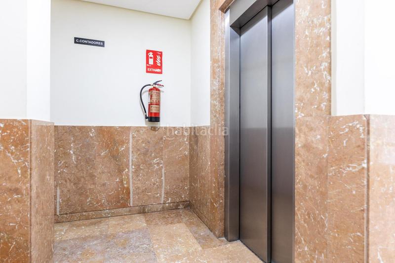 Foto f6ae5743-8e46-4fff-86d8-1f6a65055b8f. Pis amb calefacció aparcament a Almendrales Madrid