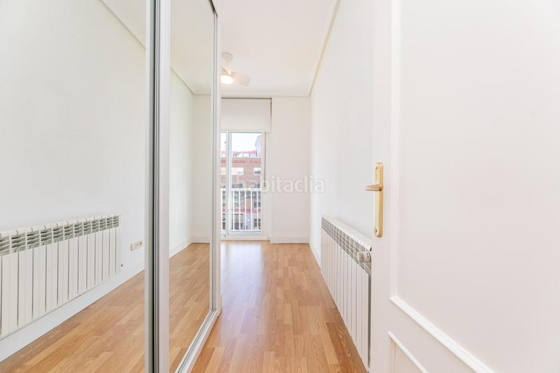 Foto f7de4cd0-53fd-47fa-ab37-953c2e58d950. Pis amb calefacció aparcament a Almendrales Madrid