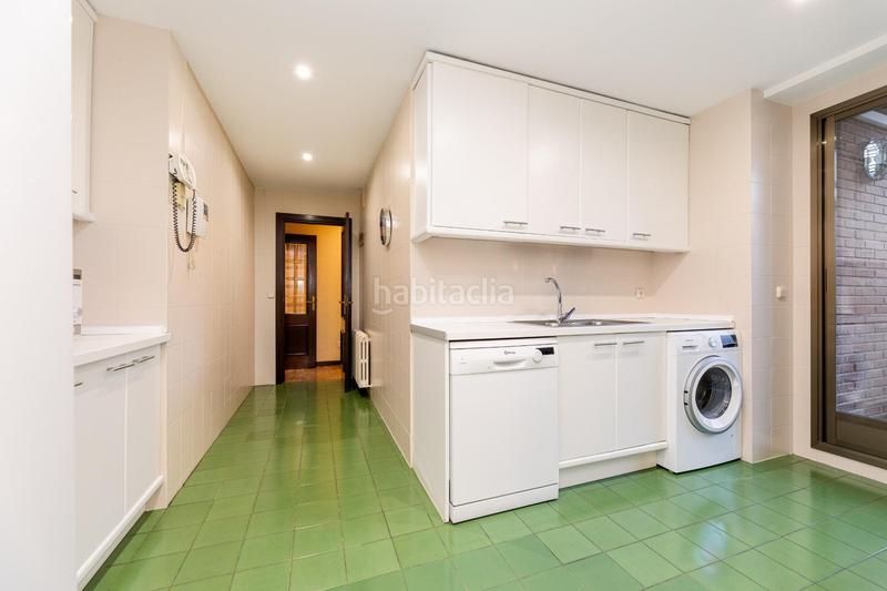 Foto 37f233b9-ebbf-46d9-b57a-ac6b01f01578. Appartement avec chauffage parking piscine dans La Paz Madrid