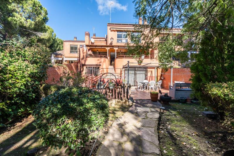 Foto 6e225e42-7df5-4fae-a611-0641a30a2972. Reihenhaus mit heizung parking pool in Parquelagos-Puente Nuevo Galapagar