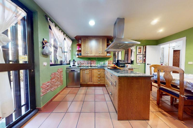 Foto 86cf71cb-9a36-49e1-a42b-446c46f97ac4. Reihenhaus mit heizung parking pool in Parquelagos-Puente Nuevo Galapagar