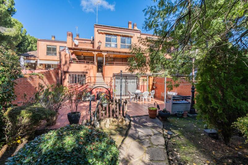 Foto 9b64d3d7-b907-4a9a-a1cb-04b8ed2e5c41. Reihenhaus mit heizung parking pool in Parquelagos-Puente Nuevo Galapagar