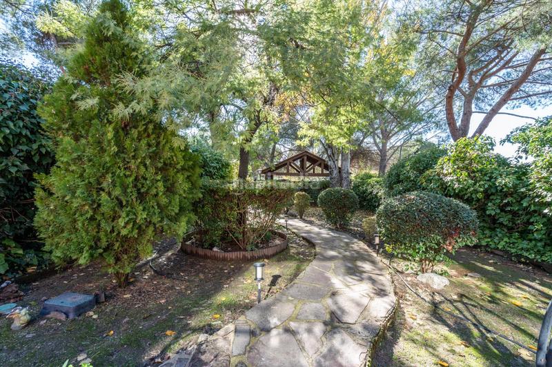 Foto 9e28a4d5-63a8-4022-b236-e5befa2cde1e. Reihenhaus mit heizung parking pool in Parquelagos-Puente Nuevo Galapagar