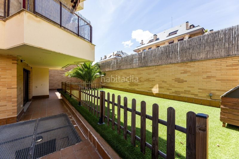 Foto 6f8f8bea-34c5-4ded-a144-234ed39342bd. Dúplex exclusivo bajo en esquina, privacidad y tranquilidad en zona prime en Boadilla del Monte