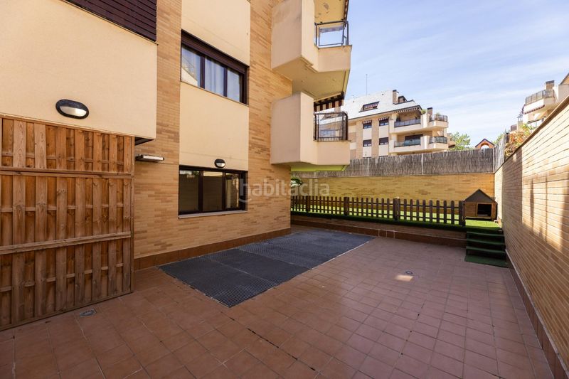 Foto d7bbe5a0-8d18-4b2c-a7ec-49741ba38e9a. Dúplex exclusivo bajo en esquina, privacidad y tranquilidad en zona prime en Boadilla del Monte