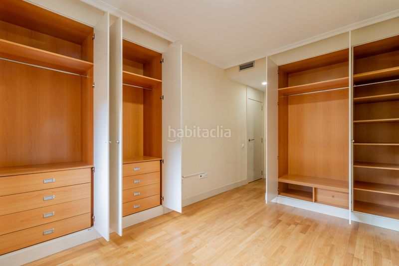 Foto e115bdb3-0c4a-419a-97b2-b516f5f7ff1e. Dúplex exclusivo bajo en esquina, privacidad y tranquilidad en zona prime en Boadilla del Monte
