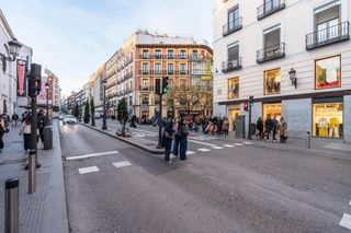 Piso  Calle olmo. Luminoso piso con ascensor y múltiples posibilidades en el coraz