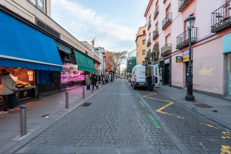 Foto df6bed4a-d40d-476d-8382-6ced5dacb5c6. Pis a Embajadores-Lavapiés Madrid