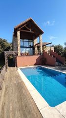 Casa a Navalafuente. Villa de autor en navalafuente  piedra y madera  bosque privado