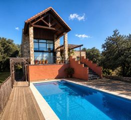 Casa a Navalafuente. Villa de autor en navalafuente  piedra y madera  bosque privado