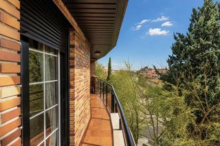 Pis a Villalba Estación. Magnífico piso exterior con terraza y vistas a la sierra en urba