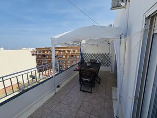 Attique à Calle de san emigdio 29. Ático con gran terraza y piscina en torrevieja