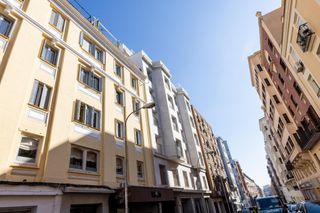 Piso  Calle breton de los herreros. Antes de tomar una decisión, visita este piso. no es uno más. si