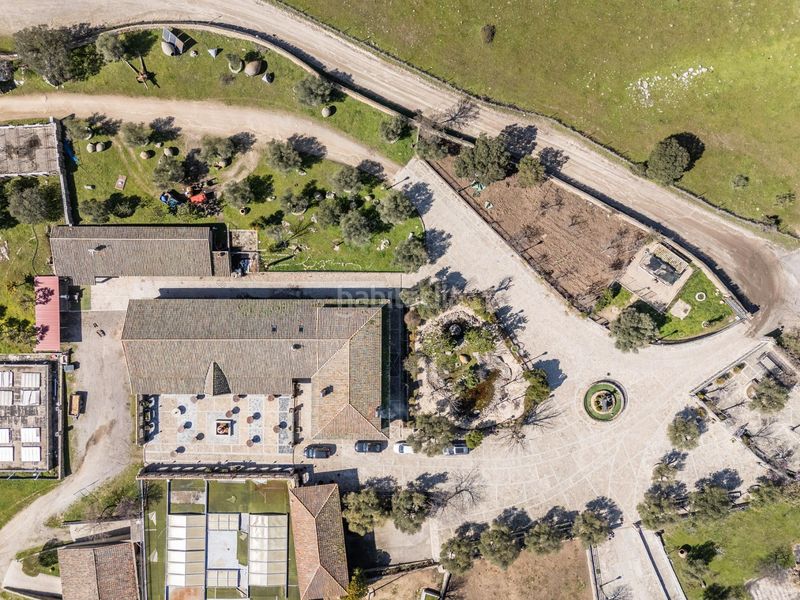 Foto ddcbd6ed-9ca6-49ef-aa42-35dd1e5e7da7. Finca rústica a Robledo de Chavela