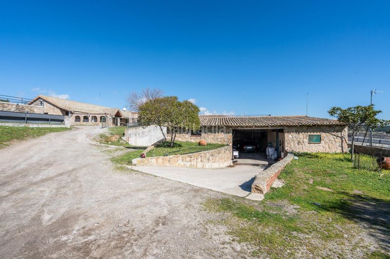 Foto a452646a-4949-4850-bb2d-3517897cc59c. Finca rústica a Robledo de Chavela