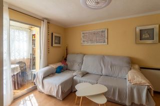 Flat  Avenida avenida moratalaz. Entreplanta exterior con ascensor