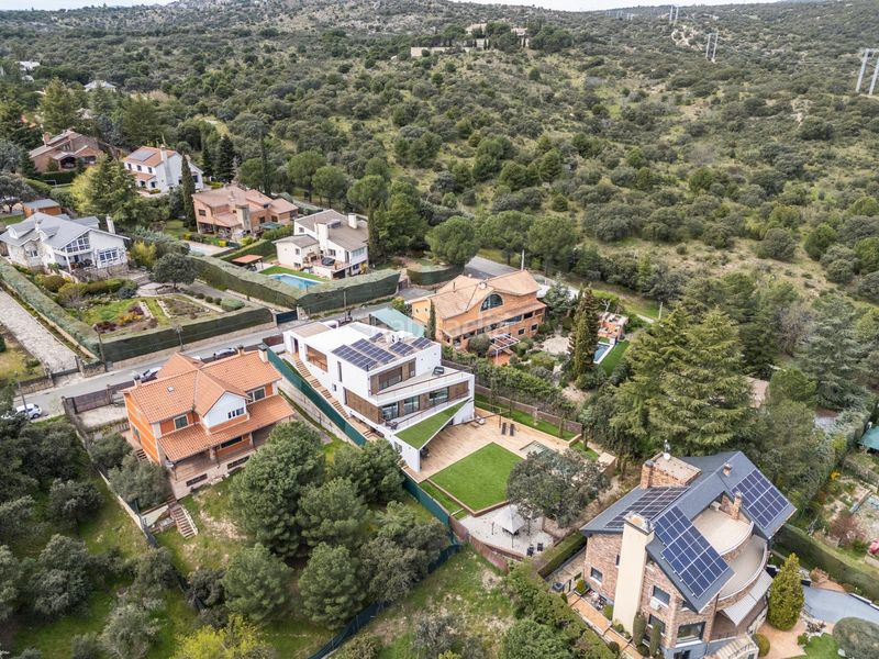 Foto 0e6d3563-58f7-4f41-9ad7-a4e995def64c. Xalet amb calefacció aparcament piscina a El Peñalar - Arroyo de Trofas - Montealegre Torrelodones
