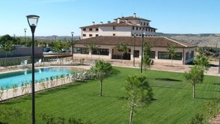 Edificio in Villarrubia de Santiago. Hotel con amplias instalaciones y alto potencial para eventos a