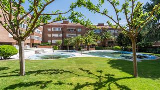 Affitto Appartamento in Los Ángeles-Jarandilla. Piso en torrelodones con terraza y vistas a jardín en urbanizaci