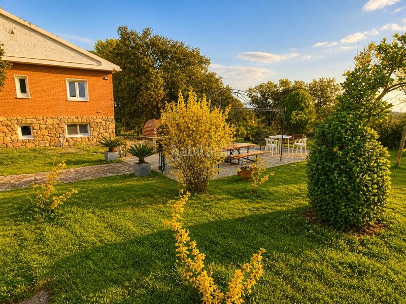 Foto c2cfb14d-7f05-483d-be52-cb84f236bc89. Casa amb aparcament a Cabrera (La)