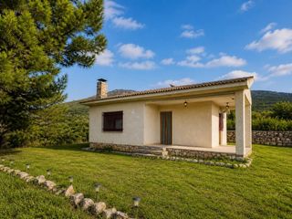 Casa en Berzosa del Lozoya. Un exclusivo refugio ecológico con vistas panorámicas a la monta