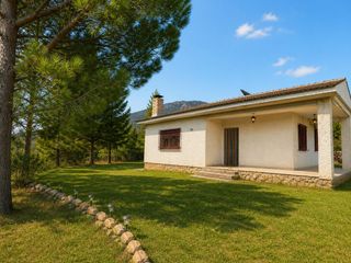 Haus in Berzosa del Lozoya. Un exclusivo refugio ecológico con vistas panorámicas a la monta
