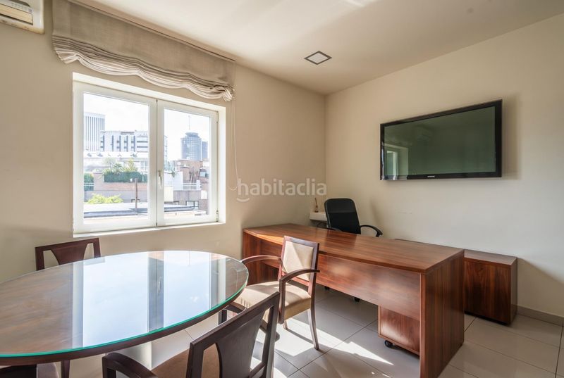 Foto f624b5c7-b10c-4489-bd66-2d2d7b069572. Edifici a El Viso Madrid