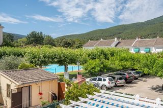Towny house in Tiemblo (El). Espectacular chalet pareado con 5 dormitorios, grandes terrazas,