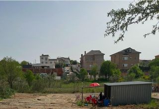 Fondo rustico in Mejorada del Campo. Amplio terreno con cimentación y espacios útiles en entorno natu