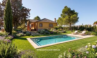 Chalet in Villafranca de los Caballeros. Exclusiva finca con dos viviendas y jardín en pleno corazón de l