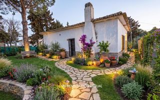 Chalet in Villafranca de los Caballeros. Vive frente a las lagunas. chalet con encanto en un entorno natu